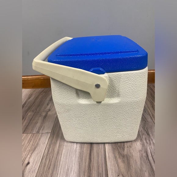 Vintage Coleman Lil’ Oscar 8 Qt. Cooler 5272 White Blue Lid 1985 Made In U.S.A - Picture 5 of 11